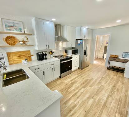Fully-stocked, updated Kitchen