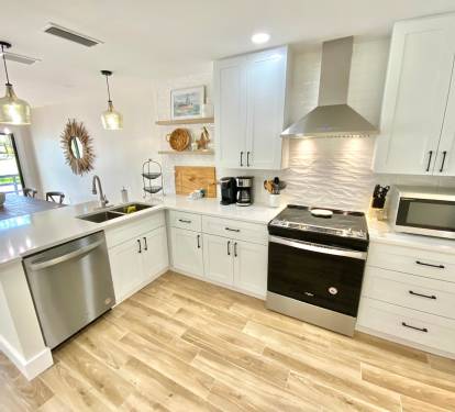 Fully-stocked, updated Kitchen