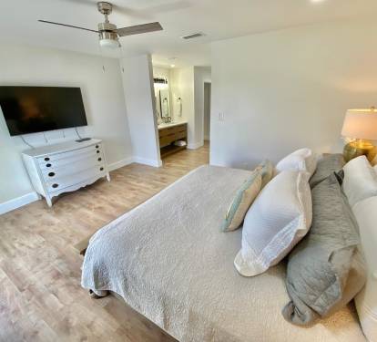 Upstairs Master Suite