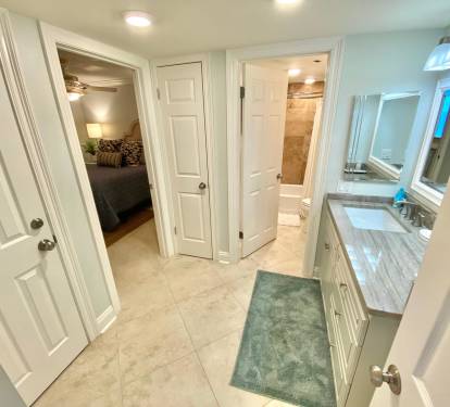 Entry into guest bed and bath