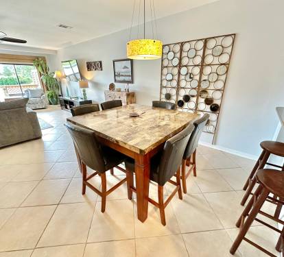 Dining area for 6