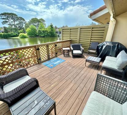 Spacious deck!