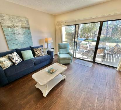 Spacious living room