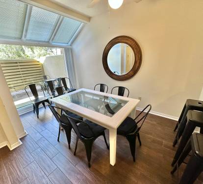 Dining area for 6