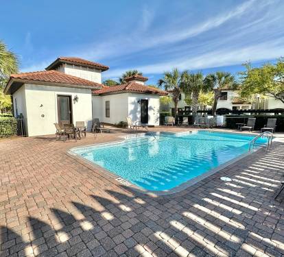 Villa Lago Community Pool