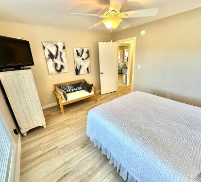 Guest Bedroom - Queen