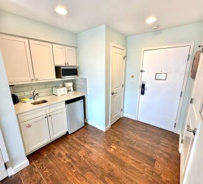 Guest Bedroom - Kitchenette
