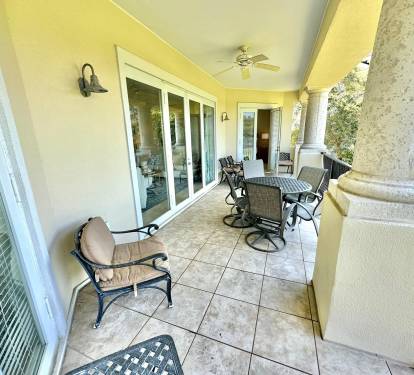 Spacious Lanai