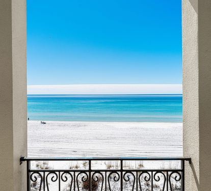 Amazing Views and Directly on the Beach!