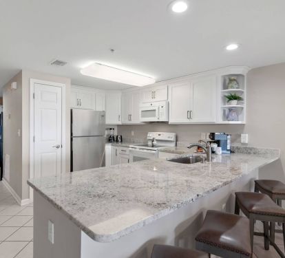 Kitchen with Breakfast Bar