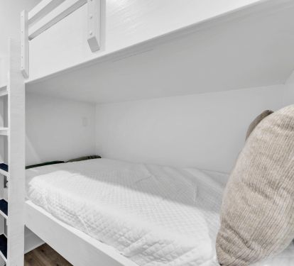 Hallway Bunks 1 Part 1