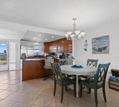 Dining Area - Emerald Isle Resort 712, Okaloosa Island, Fort Walton Beach Vacation Rentals by Sunset Resort Rentals
