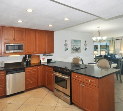 Kitchen - Emerald Isle Resort 712, Okaloosa Island, Fort Walton Beach Vacation Rentals by Sunset Resort Rentals