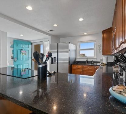 Kitchen - Emerald Isle Resort 712, Okaloosa Island, Fort Walton Beach Vacation Rentals by Sunset Resort Rentals