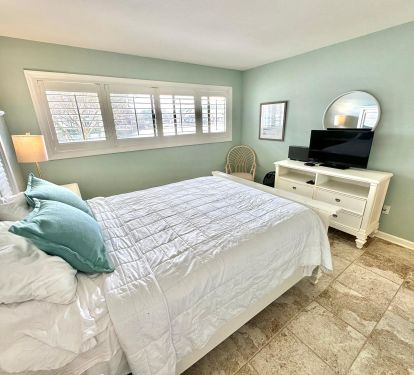 Guest Bedroom - Queen