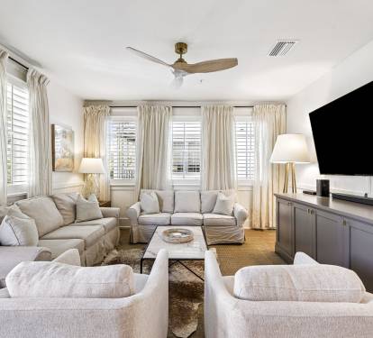 Cozy Living Area with Ample Seating