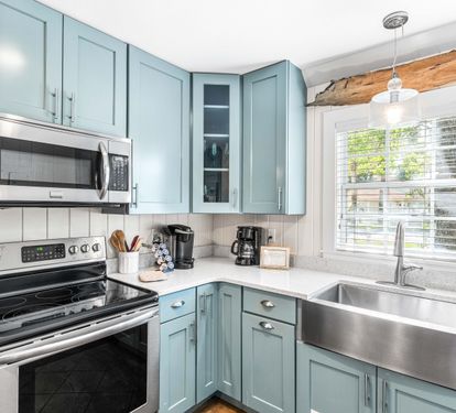 Fully Stocked Kitchen with Stainless Steel Appliances, Cambria Quartz Countertops,  Cookware & Kitchenware, & Breakfast Bar