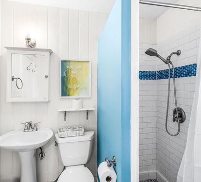Full bathroom adjacent to the bedroom with queen bed.