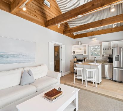 Open & Airy Living Space for 2!