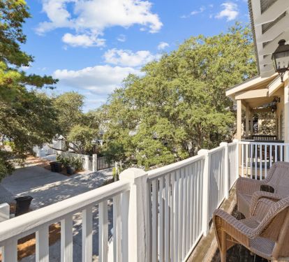 Enjoy Relaxing Afternoons on the Balcony!