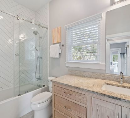 Convenient En-Suite with Single Vanity & Shower/Tub Combo