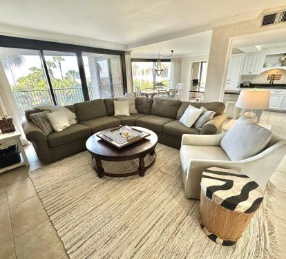 Spacious living room