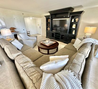 Spacious living room