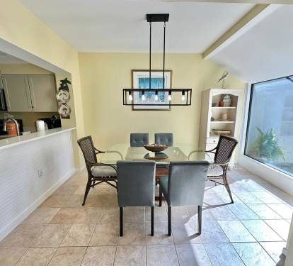 Dining area for 6