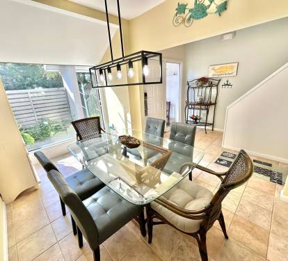 Dining area for 6