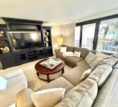 Spacious living room