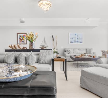 Living Area with Plenty of Seating