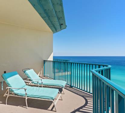 Balcony with Loungers