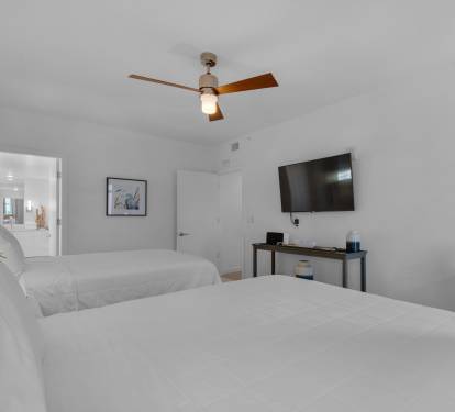 Bedroom 3 with 2 Queen Beds