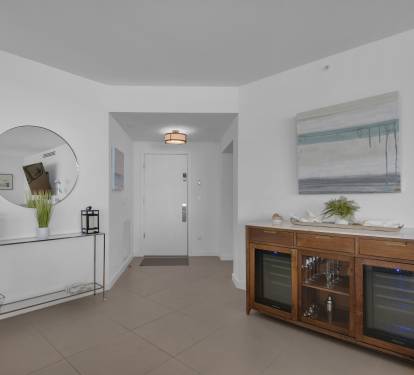 Walk into Your Beauitful Beachfront Condominium