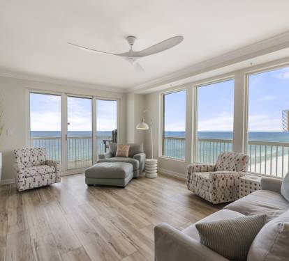 Airy Beachfront Lounge