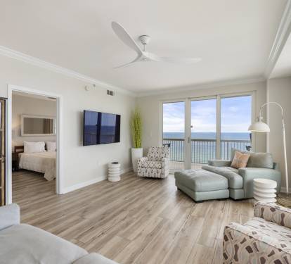 Airy Beachfront Lounge