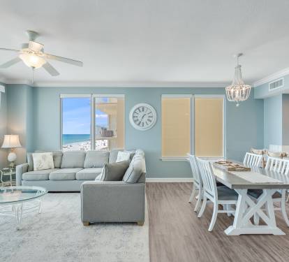 Spacious Oceanfront Lounge