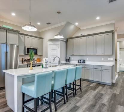 Main Level-Kitchen - Breakfast Bar / Island seats 4