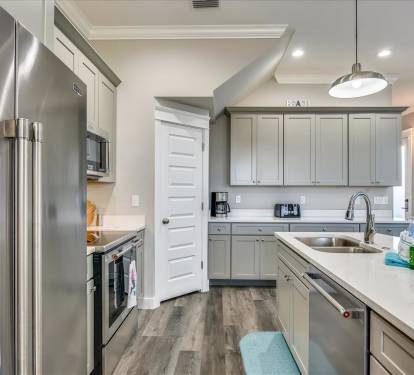 Main Level-Fully Equipped Kitchen perfect for snack and meal prep