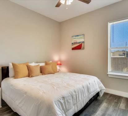 Main Level-Bedroom