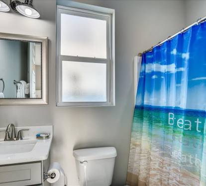 Upper Level-B Full Bath with Tub and Shower