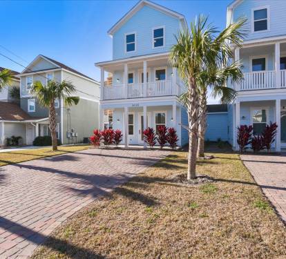 Exterior with drive and convenient parking