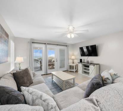 Bonhomme Richard East Living Room