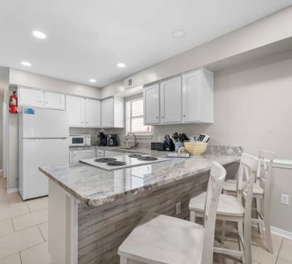 Bonhomme Richard East Kitchen Counter Seats 3