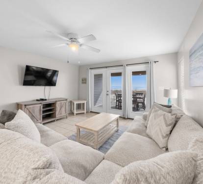 Bonhomme Richard West Living Room