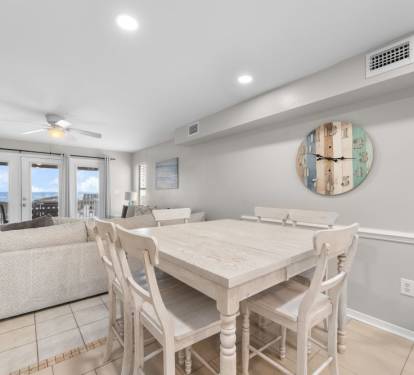 Bonhomme Richard West Dining Table Seats 6