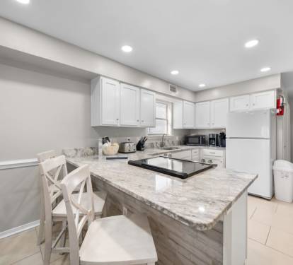 Bonhomme Richard West Kitchen Counter Seats 3