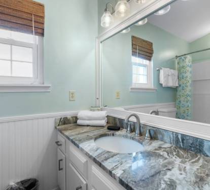 Sunset Daze Bathroom 2