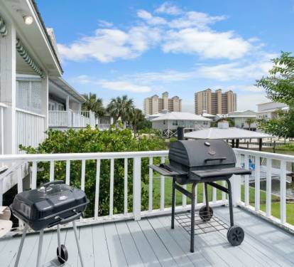 Sunset Daze Spacious Deck with Outdoor Grill