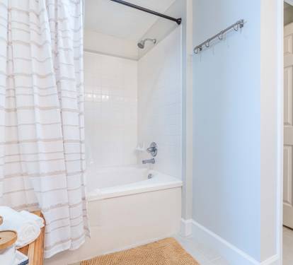 Beach Club 1705B Bathroom 2 with Tub/Shower Combo